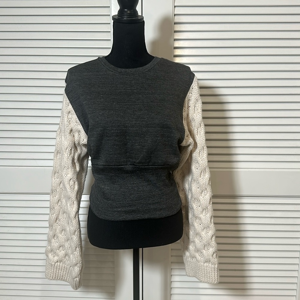 Brand New Zara Basic Fitted Sweatshirt with Sweater-Style Sleeves – Size Medium